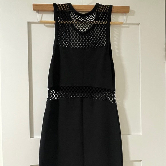 Black fitted dress with cutouts for an attractive style & fit. Garage, size XS - Picture 7 of 8